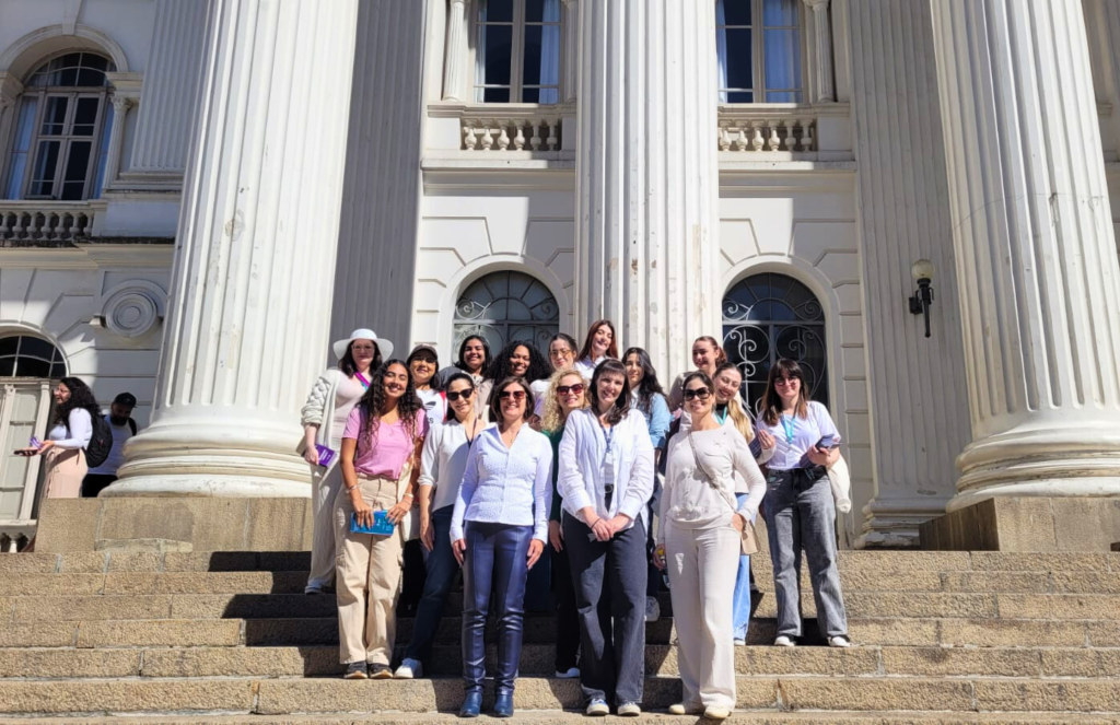 TJPR participa da Caminhada do Meio-Dia em apoio ao Dia Estadual de Combate ao Feminicídio